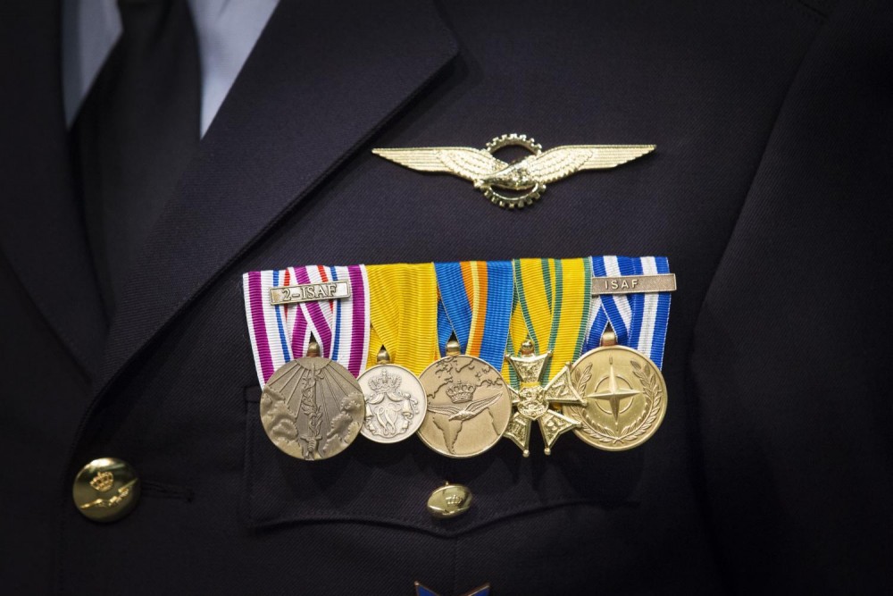 Waakzaamheid personeel veiling Veel publiciteit over AOW-gat Inleveren medailles maakt diepe indruk » AFMP